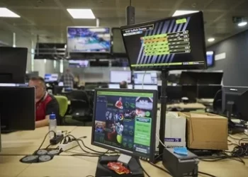 Detenido en Barcelona el técnico de una entidad bancaria por manipular datáfonos para reembolsarse el dinero de sus compras