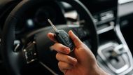 La startup que vende autos por internet sin burocracia: pagas online y te lo llevan hasta la puerta de tu casa