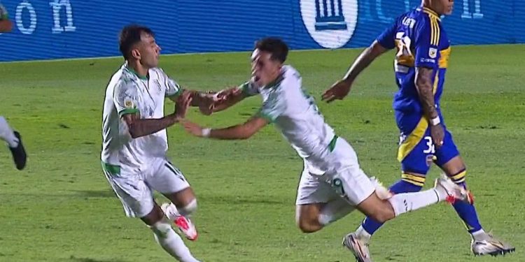 Ayrton Costa tras la roja: “Si hay que arriesgar, arriesgamos, si no la tiramos a la mierda”