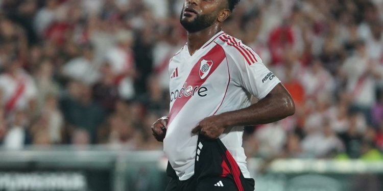 Borja reincide, y los penales son de Montiel