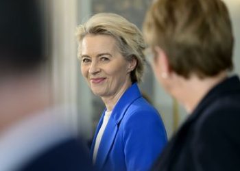 Bruselas propone relajar la regulación verde y destinar 100.000 M para descarbonizar la industria