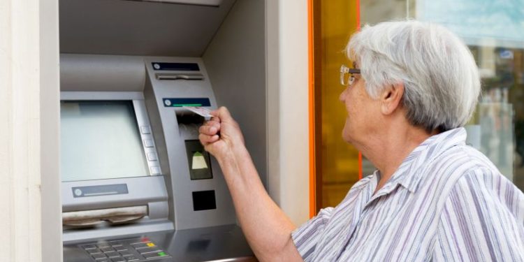 Cambian los cajeros automáticos: estos son los montos máximos para extraer de los principales bancos