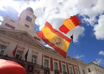 Ayuso descarta un acuerdo con Sánchez sobre la placa de ‘memoria’ de la Real Casa de Correos