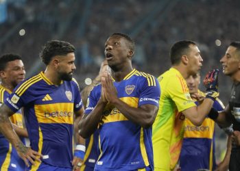 Cascini, tras la derrota de Boca con Racing: “Cada vez que venimos a esta cancha nos roban”