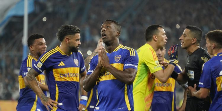 Cascini, tras la derrota de Boca con Racing: “Cada vez que venimos a esta cancha nos roban”