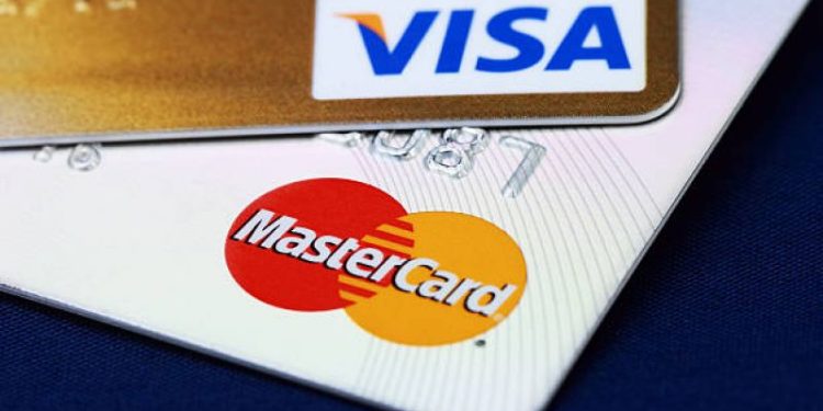 Comprar en cuotas será más barato: bajarán el costo de los planes con tarjetas