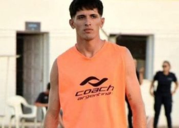 Conmoción en el fútbol argentino: falleció un jugador de 20 años tras desplomarse en un partido