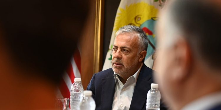 Cornejo se reunió con los nuevos dueños de IMPSA y reconoció que la empresa “necesita nuevos contratos para crecer”