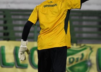 Defensa enfrenta ante Barracas en Varela