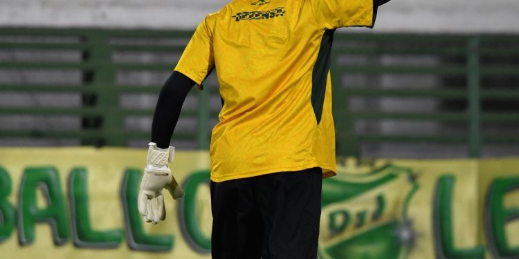 Defensa enfrenta ante Barracas en Varela