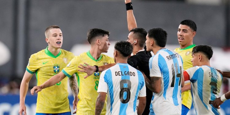 Definición caliente del Sudamericano: Argentina y Brasil, a sorteo para decidir quién juega el último turno