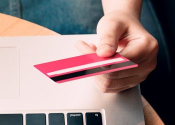 Dólar cripto para todo: una nueva tarjeta permite hacer pagos en comercios con la divisa digital