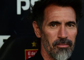 Domínguez post victoria: quejas por la cancha, el récord de foules y qué le aclaró a Funes Mori