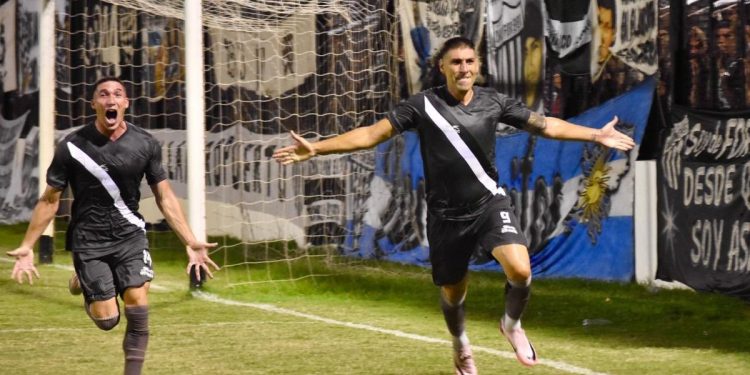 El Estudiantes de Montenegro le ganó sobre la hora a Chaco For Ever