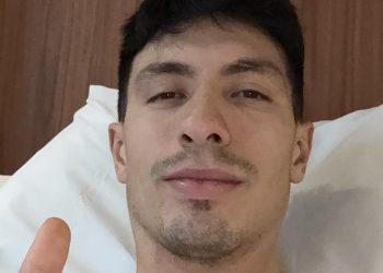 El mensaje de Lisandro Martínez tras operarse la rodilla