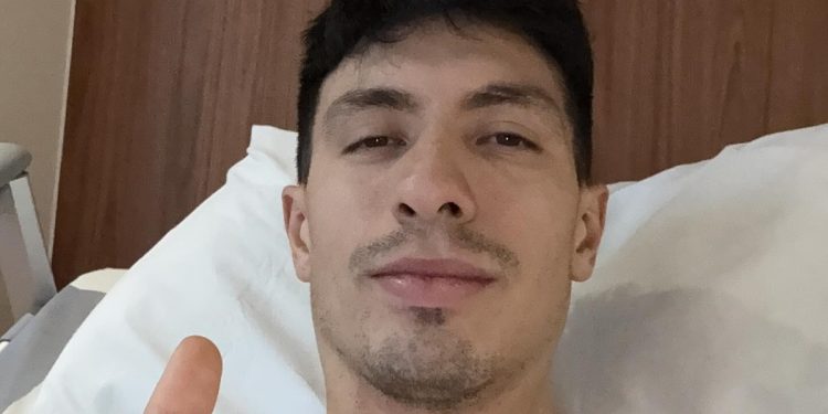 El mensaje de Lisandro Martínez tras operarse la rodilla