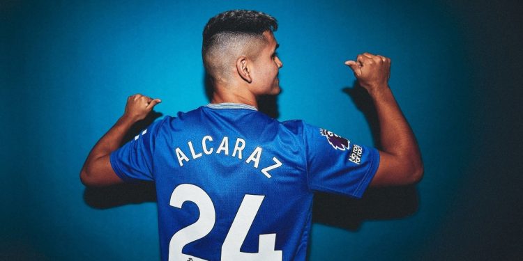 El particular caso de Charly Alcaraz: con tan solo 22 años fue anunciado ¡en el quinto club de su carrera!