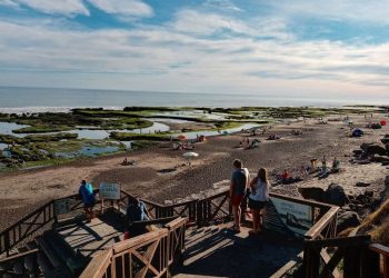 El pueblito patagónico con playas soñadas en el que apenas viven 9 personas: dónde queda y cómo llegar
