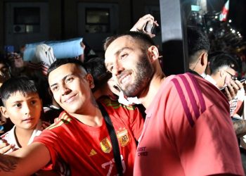 El tremendo recibimiento en la llegada de River a San Juan y el lindo gesto que tuvo el plantel