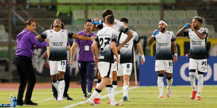 Empate del Corinthians de Ramón Díaz en su debut en la Libertadores
