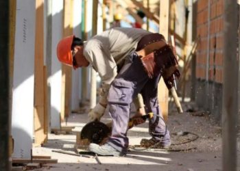 Empleados de UOCRA: mientras se negocia un nuevo aumento, ¿cómo quedarán los salarios en febrero?