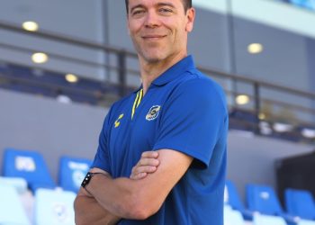 Esteban Solari: el trotamundos que aterrizó en el fútbol argentino para dirigir a Godoy Cruz