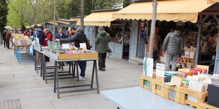 El Ayuntamiento quiere «revertir» el informe de la Unesco que desaconseja la creación del café literario en Cuesta de Moyano