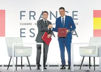 Tratado de amistad Francia-España: un acuerdo en el que Sánchez primó la foto con Macron sobre el recorrido legal