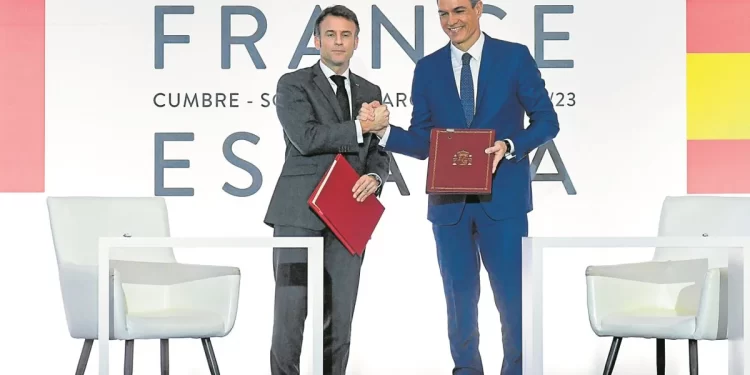 Tratado de amistad Francia-España: un acuerdo en el que Sánchez primó la foto con Macron sobre el recorrido legal