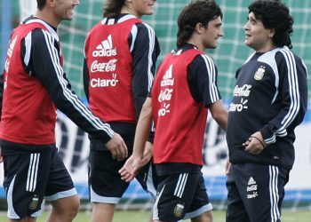 Jugó en Boca, lo dirigió Maradona, fue campeón con Tigre y firmó con un equipo de quinta división