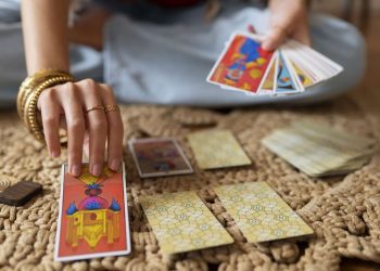 La carta del tarot que marca cómo será febrero 2025 para cada signo del zodíaco, según Jimena La Torre