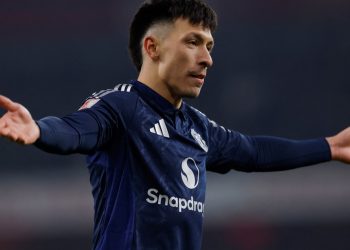 La picante respuesta de Lisandro Martínez tras la crítica de Paul Scholes