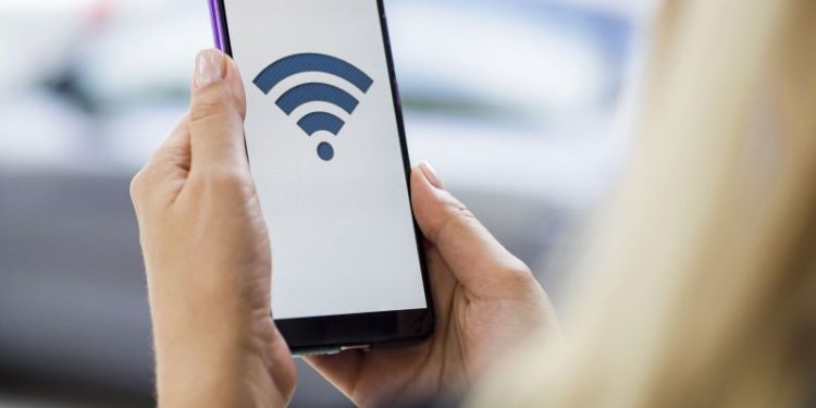 Las tres razones por las que tenés que desactivar el Wi-Fi del celular al salir de casa