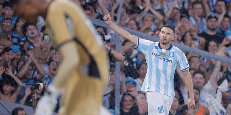 Maravilla Martínez entró en un podio histórico de Racing y avisó: “Esto no terminó”