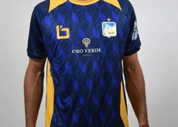 Nahuel Gallardo posó con su nueva camiseta, ¿dónde va a jugar?