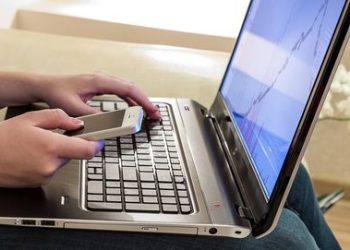 Nestlé busca trabajadores con sueldos de casi 3.000 euros al mes, contrato indefinido y teletrabajo híbrido