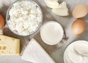 Ni leche ni queso: el lácteo con más proteínas que ayuda a bajar de peso y fortalece los huesos