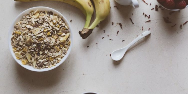 Ni pan blanco ni huevos: cuál es el superalimento para comer en el desayuno que puede evitar un ACV