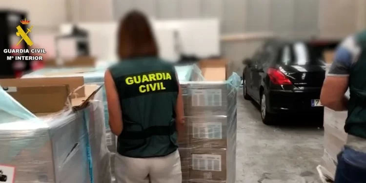 La Guardia Civil de Guadalajara detiene a una violenta banda que robaba la carga de camiones pasándose por policías