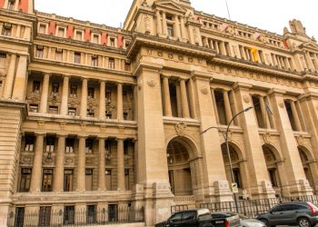 Denuncia Penal contra Javier Milei por posible fraude con criptomonedas y otros delitos