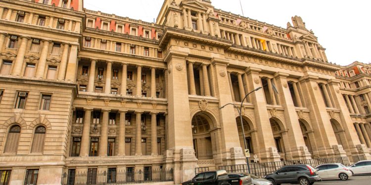 Denuncia Penal contra Javier Milei por posible fraude con criptomonedas y otros delitos