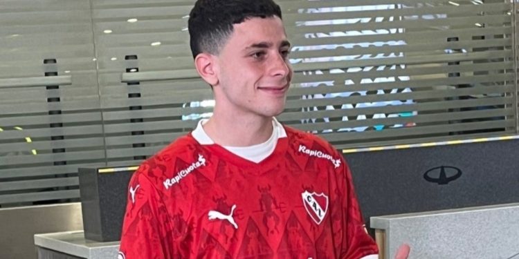 Pocho Román, en su llegada al país: “Quiero ganar todo con Independiente”