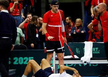 Polémica en la Copa Davis: golpearon a Garín, no pudo seguir y Chile terminó eliminado