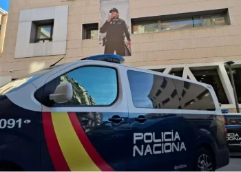 La Policía sorprende in fraganti a dos ladrones agazapados dentro de una vivienda en Alicante