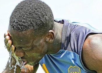 Por qué Advíncula no podrá viajar con Boca a Perú para la Libertadores