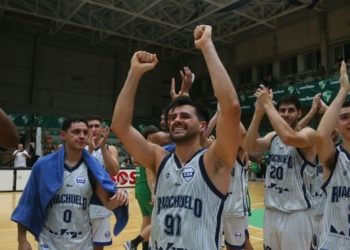 Riachuelo sigue con la flechita para arriba: goleada a Atenas y segundo en la tabla
