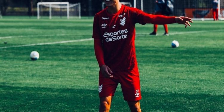 River busca ponerle punto final al pase de Lucas Esquivel