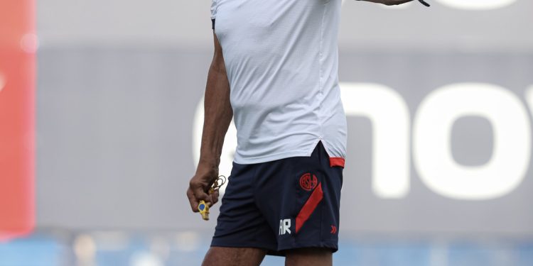 Russo repite equipo por tercer partido consecutivo