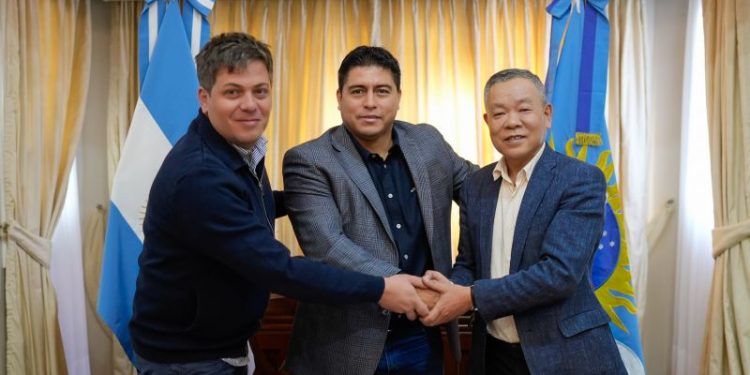 Sin fondos de Nación, Santa Cruz mira a China para cerrar un acuerdo estratégico