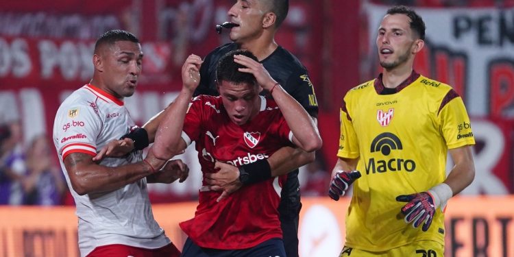 Todos a la caza de Santiago Hidalgo